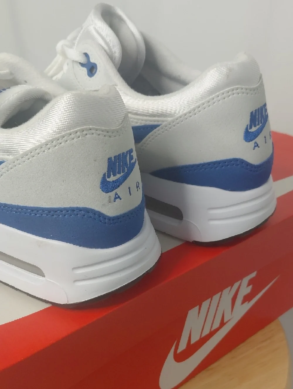Nike Men’s Air Max 1 - White & Blue - Picture 2 of 4